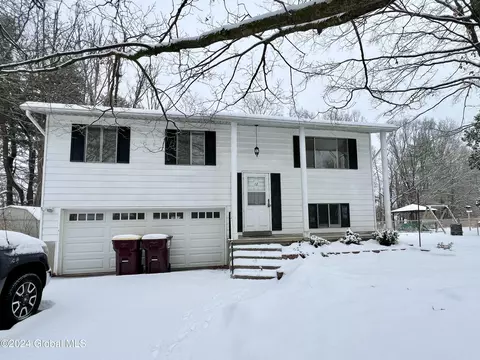 12 Kristan Dr, Ballston Spa, NY 12020