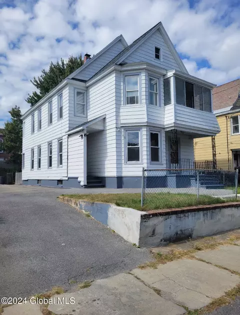 1076 Pleasant St, Schenectady, NY 12303