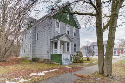 438 N Perry St, Johnstown, NY 12095
