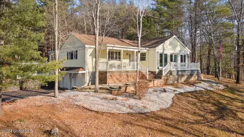 289 Miller Rd, Castleton On Hudson, NY 12033