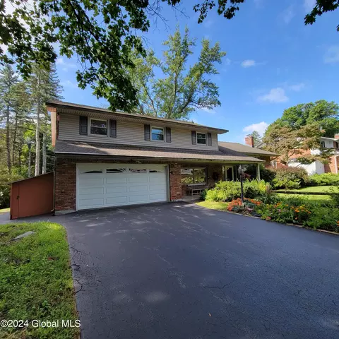 2288 Preisman Dr, Schenectady, NY 12309