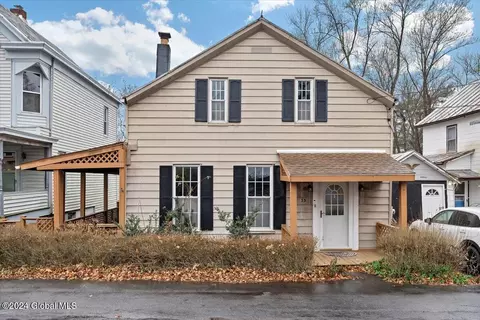 33 New St, Catskill, NY 12414
