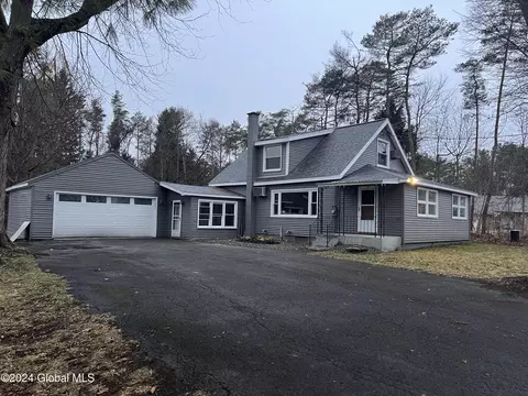 165 Daniel St, Florida, NY 12010