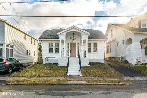 27 Fullerton St, Albany, NY 12209