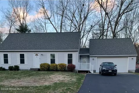 6 Mockingbird Ln, Queensbury, NY 12804