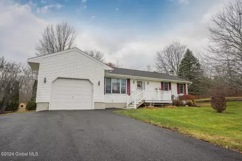 957 Knox Cave Rd, Altamont, NY 12009