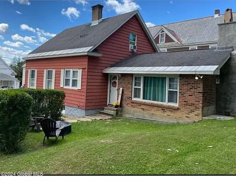 19 Mcclellan Ave, Amsterdam, NY 12010