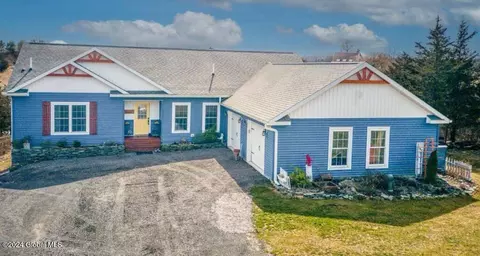 26 Fox Run Rd, Athens, NY 12015