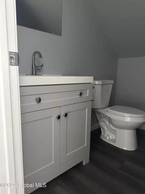 Bath - 7 Myrtle Ave, Schenectady, NY 12304 photo 5 of 6