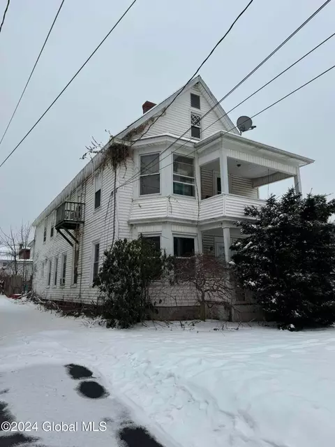 2 Elmer Ave, Schenectady, NY 12308