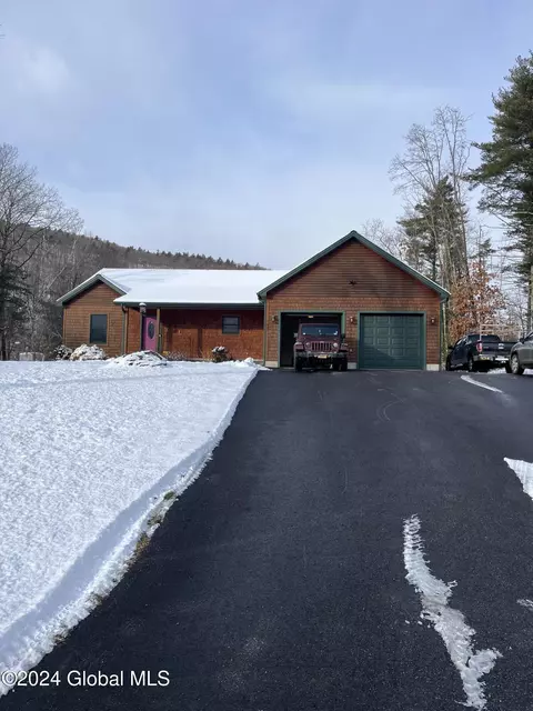 407 Old Saratoga Rd, Gansevoort, NY 12831