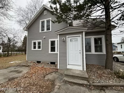 136 Columbia Tpke, Rensselaer, NY 12144