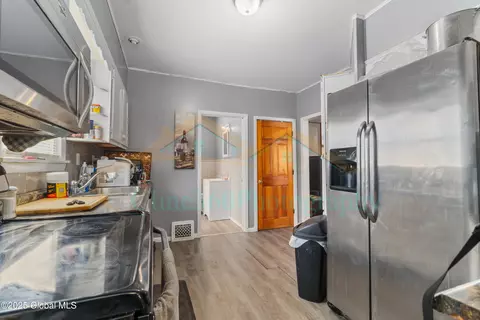 Entry Way - 5071 State Highway 5s, Root, NY 12166 photo 2 of 3