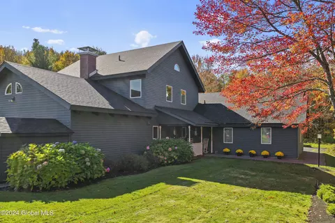 1515 Ennis Rd, Schenectady, NY 12306