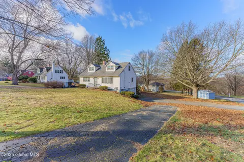 13 Little Bear Rd, Troy, NY 12182