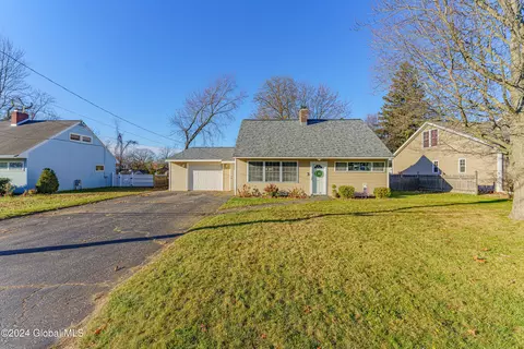 935 Obrien Ave, Schenectady, NY 12303