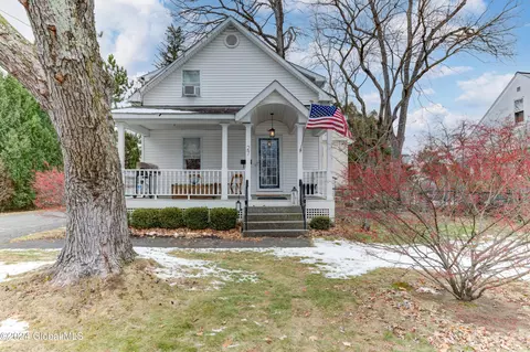 27 Ellsworth Ave, Delmar, NY 12054