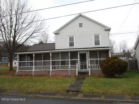 9 Riverside Dr, Granville, NY 12832