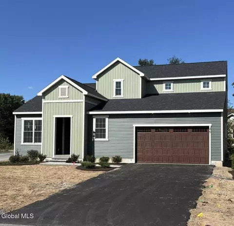 46 Wheatfield Way, Mechanicville, NY 12118