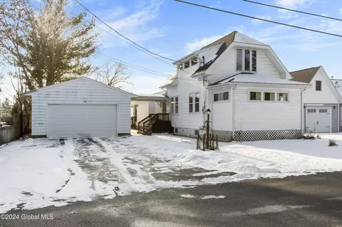 19 Michigan Ave, Rensselaer, NY 12144
