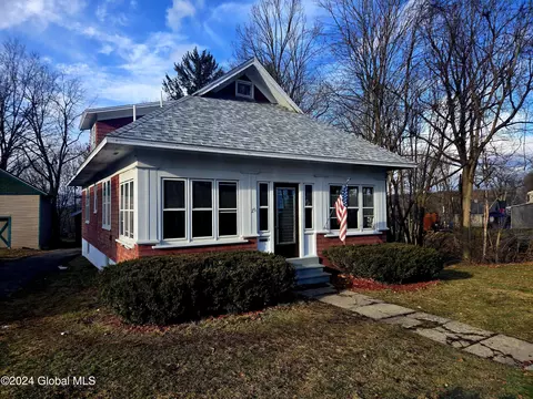 25 Third Ave, Canajoharie, NY 13317