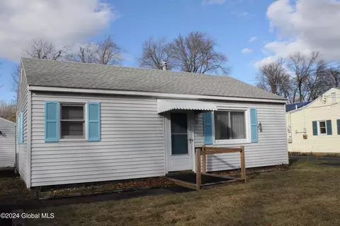 67 Miracle Ln, Loudonville, NY 12211