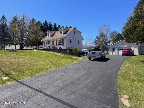 86 Vanvranken Rd, Clifton Park, NY 12065