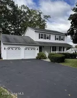 43 Huntington Dr, Niskayuna, NY 12309