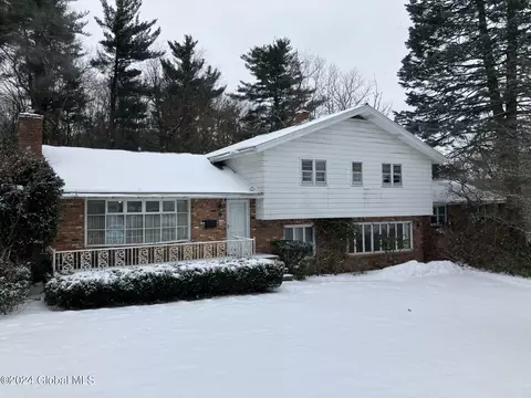 55 Overlook Ave, Latham, NY 12110