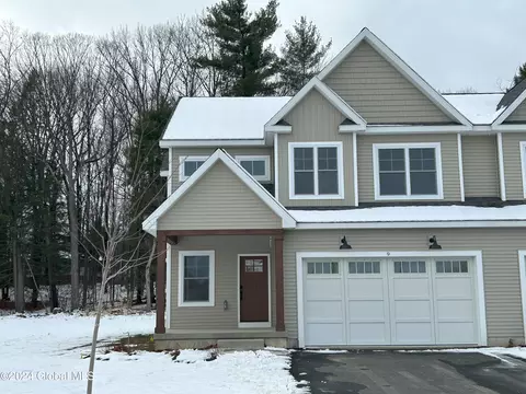 9 Kelts Farm Rd, Niskayuna, NY 12309