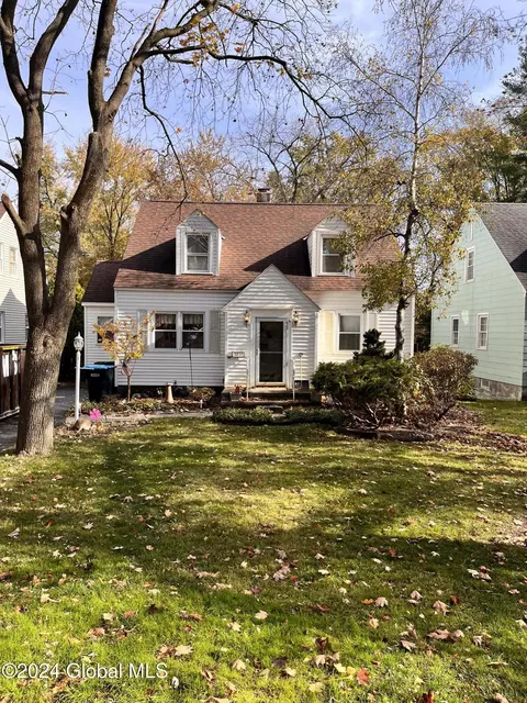 2220 Clifton Park Rd, Niskayuna, NY 12309