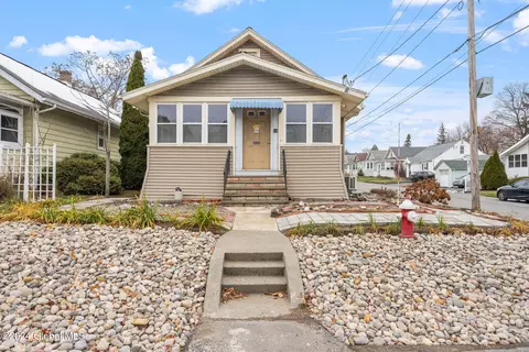 15 Osborne Rd, Albany, NY 12205