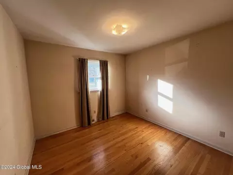 Bedroom - 3123 Spawn Rd, Schenectady, NY 12303 photo 4 of 8