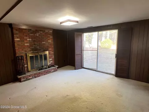 Living - 3123 Spawn Rd, Schenectady, NY 12303 photo 8 of 9