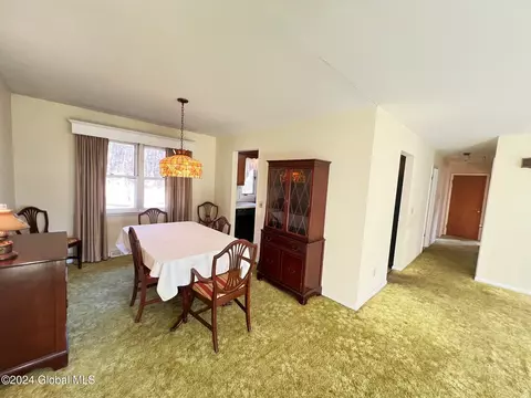 Dining - 3123 Spawn Rd, Schenectady, NY 12303 photo 1 of 2