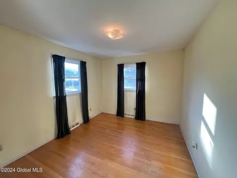 Bedroom - 3123 Spawn Rd, Schenectady, NY 12303 photo 3 of 8