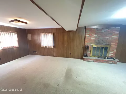 Living - 3123 Spawn Rd, Schenectady, NY 12303 photo 6 of 9