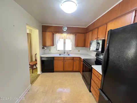 Kitchen - 3123 Spawn Rd, Schenectady, NY 12303 photo 2 of 2