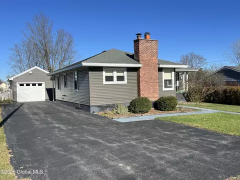 9 Seventh Ave, Whitehall, NY 12887
