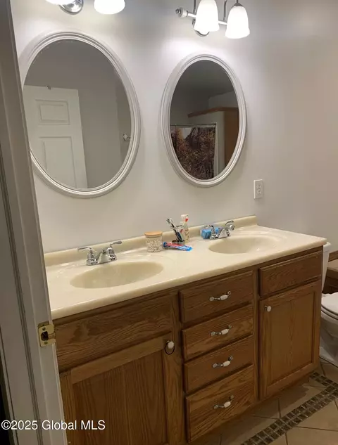 Bath - 264 Antone Mountain Rd, Corinth, NY 12822 photo 2 of 4