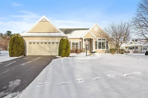 5 Sheridan Ct, Clifton Park, NY 12065