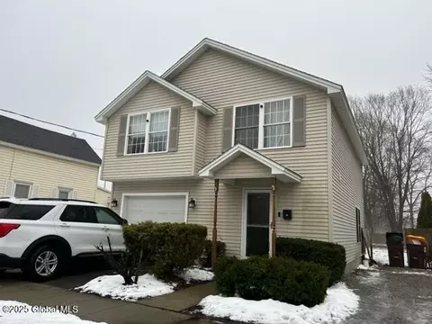 52 1st St, Glens Falls, NY 12801