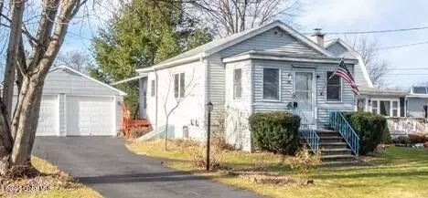 33 Genesee Ave, Rensselaer, NY 12144