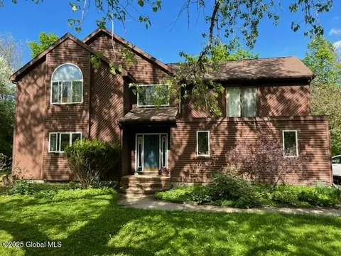 856 Middle St, Niskayuna, NY 12309