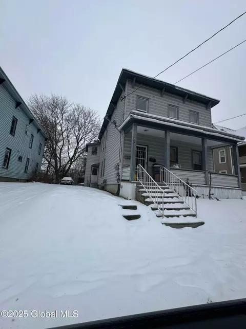 298-300 Locust Ave, Amsterdam, NY 12010