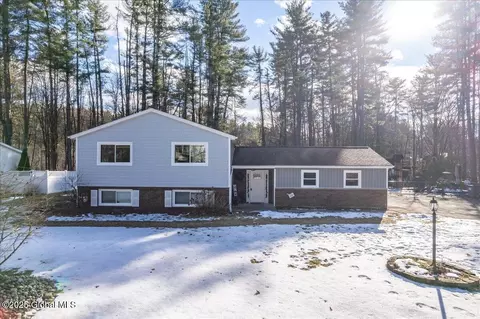 31 Fairway Blvd, Saratoga Springs, NY 12866