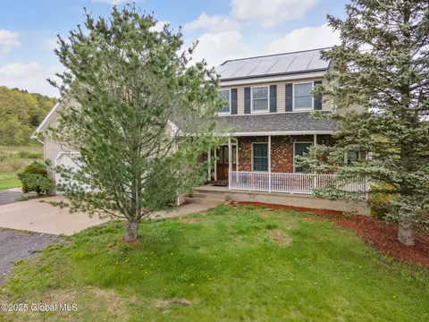 1872 Currybush Rd, Schenectady, NY 12306