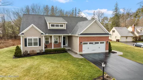 16 Font Grove Rd, Slingerlands, NY 12159