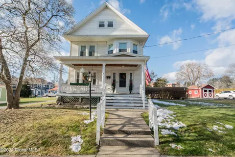 3 Seward St, Saratoga Springs, NY 12866