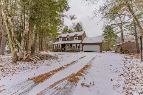 44 Willow Rd, Queensbury, NY 12804
